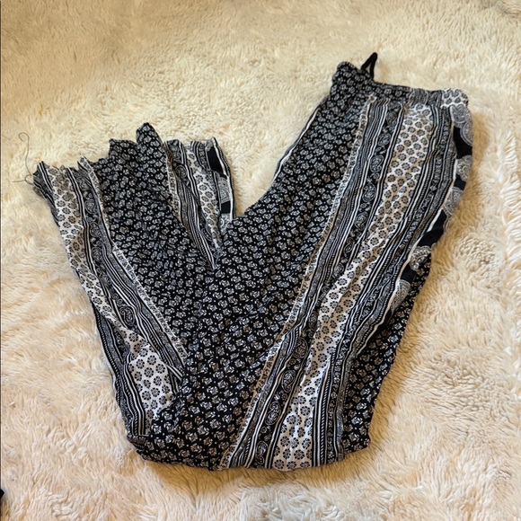 New Look Black and White Floral Wide Leg Pants - Picture 1 of 3